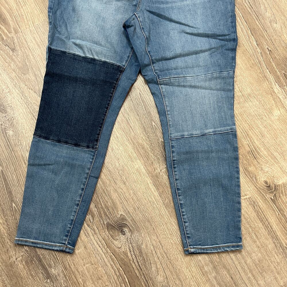 Universal Thread Women's High-Rise Patched Jeans - Size 10/30R - NWT - Picture 7 of 12